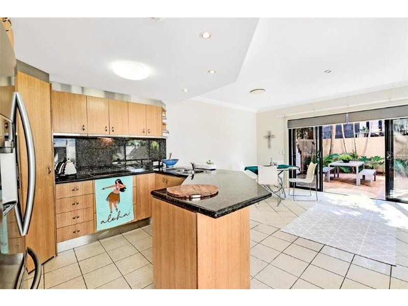 2/49 Cronin Avenue, Main Beach QLD 4217