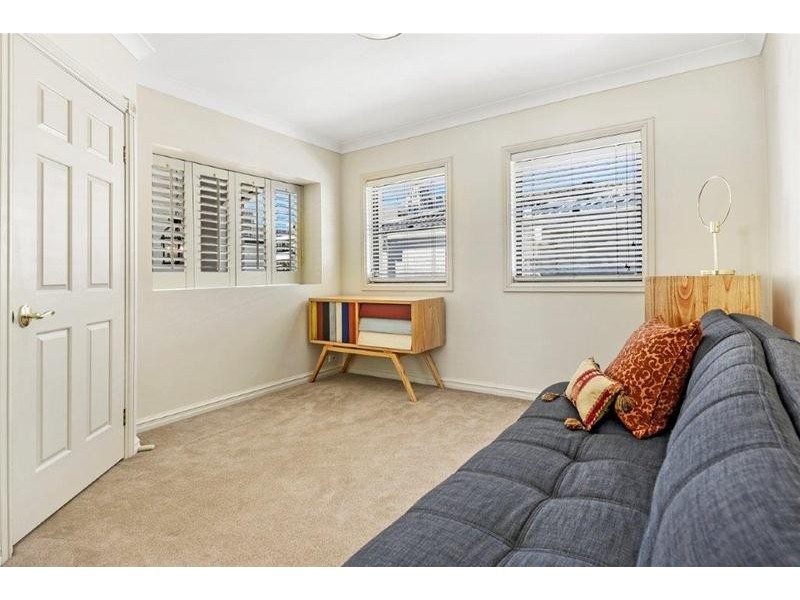 2/49 Cronin Avenue, Main Beach QLD 4217