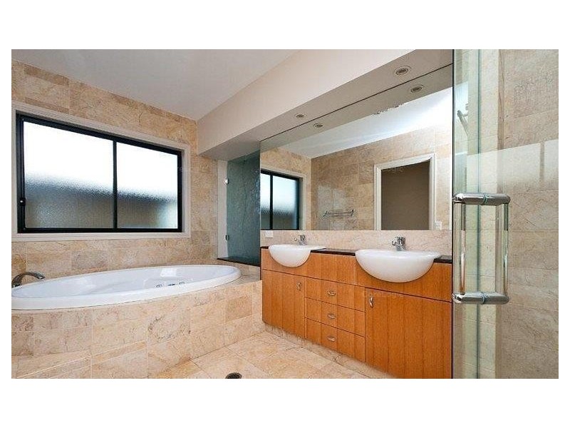 2/49 Cronin Avenue, Main Beach QLD 4217