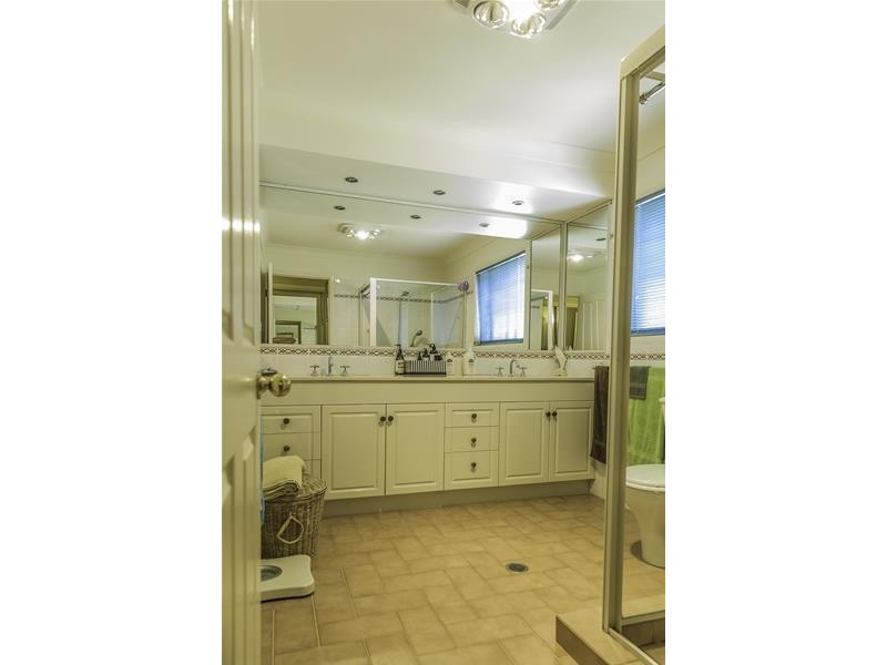 22 Christa Way, Benowa Waters QLD 4217