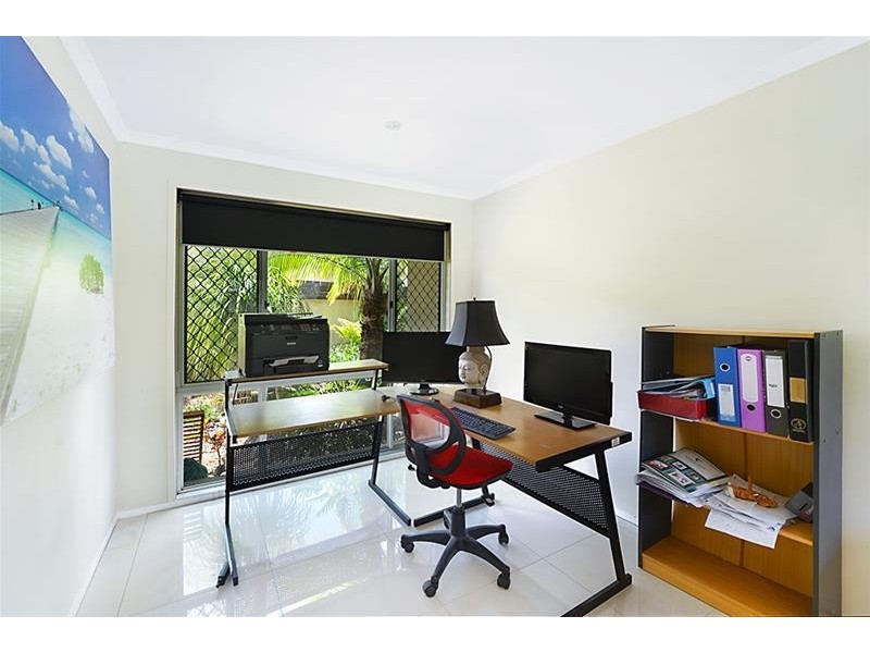 25 Mackay Close, Sorrento QLD 4217