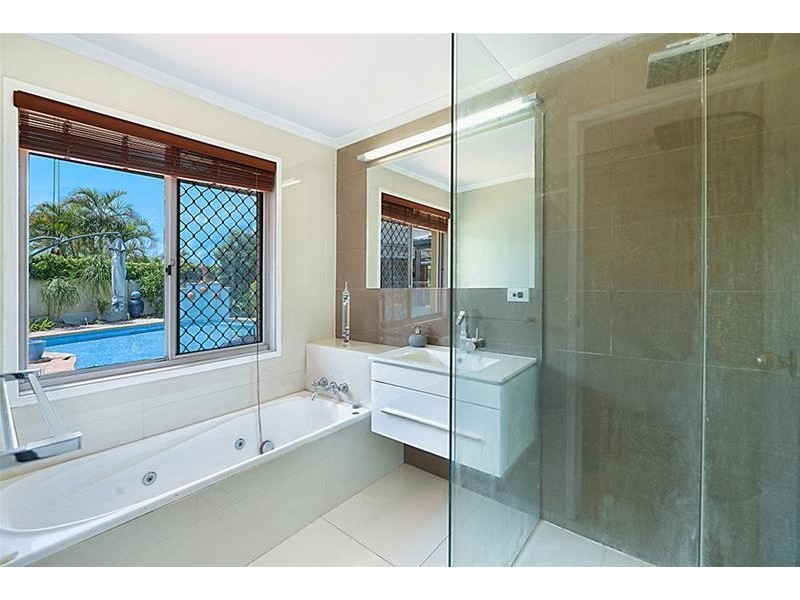 25 Mackay Close, Sorrento QLD 4217