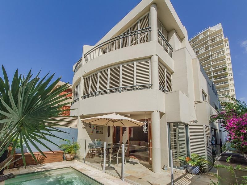 1/5  Mountbatten Avenue, Main Beach QLD 4217