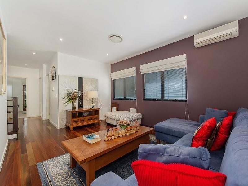 1/5  Mountbatten Avenue, Main Beach QLD 4217