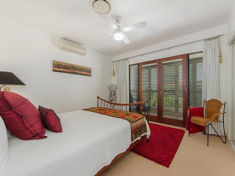 1/5  Mountbatten Avenue, Main Beach QLD 4217