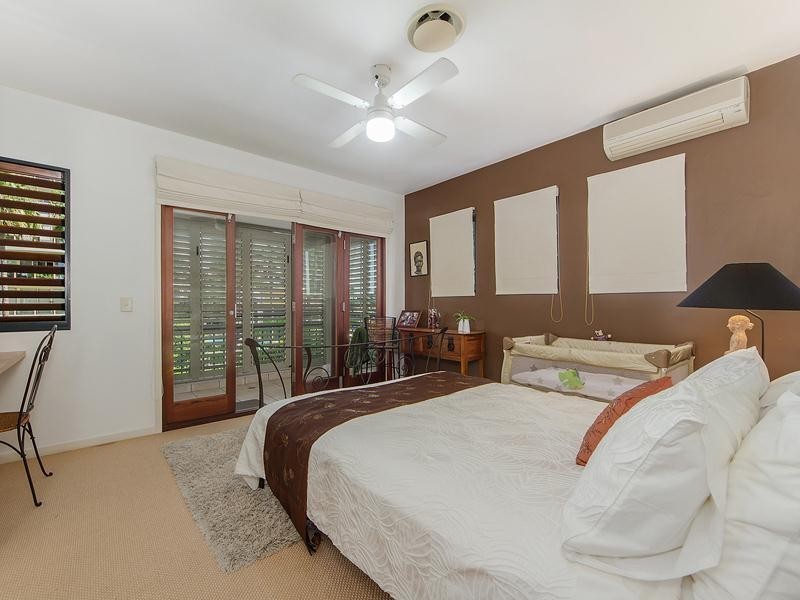 1/5  Mountbatten Avenue, Main Beach QLD 4217