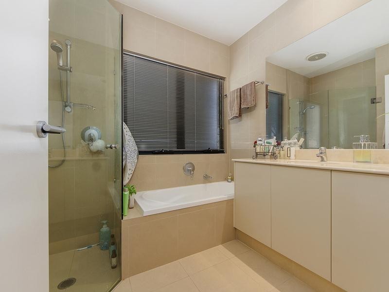 1/5  Mountbatten Avenue, Main Beach QLD 4217