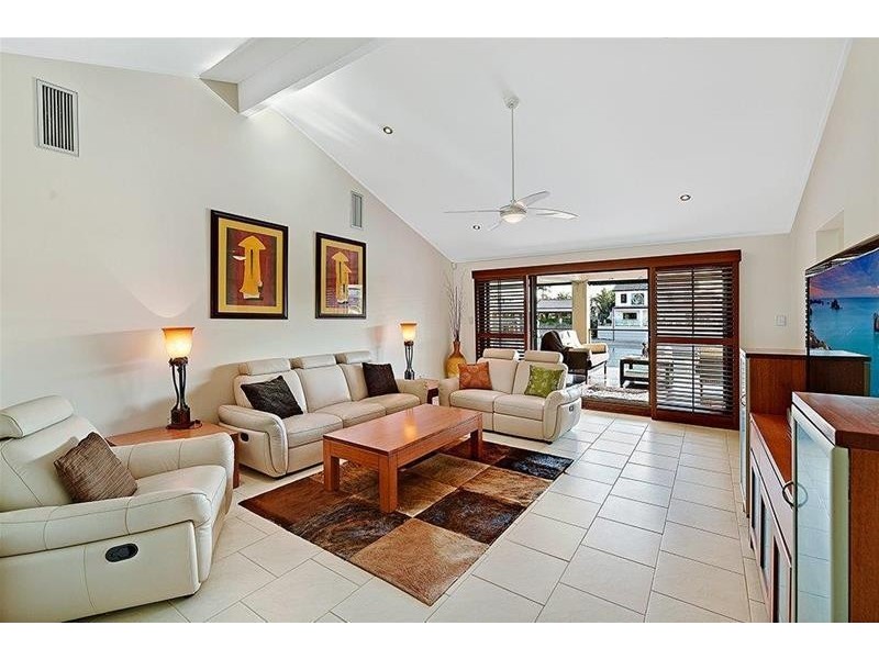 18 Buccaneer Court, Paradise Waters QLD 4217