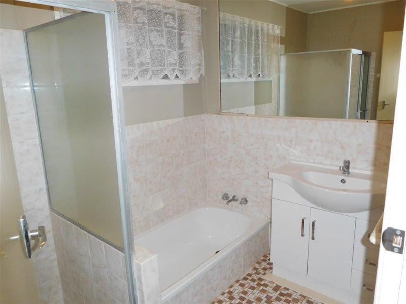 8 Louise Street, Southport QLD 4215