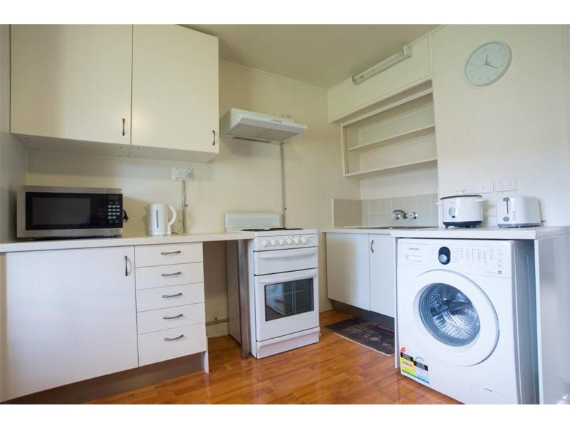 6 Leonard Avenue, Surfers Paradise QLD 4217