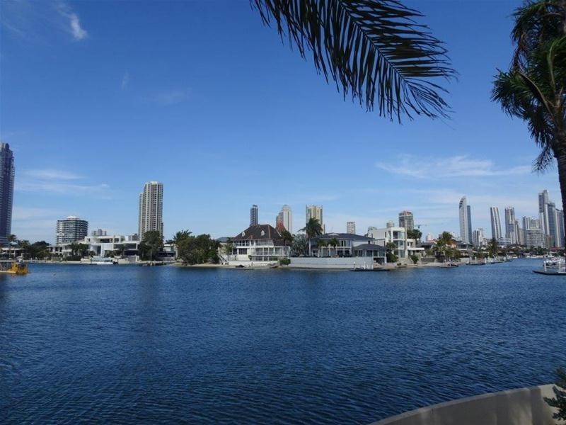 124  Commodore Drive, Paradise Waters QLD 4217