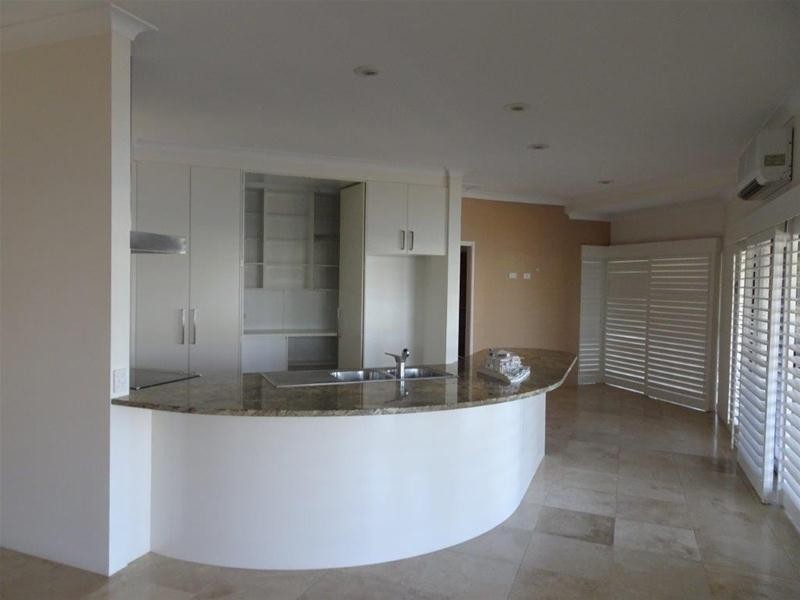 124  Commodore Drive, Paradise Waters QLD 4217