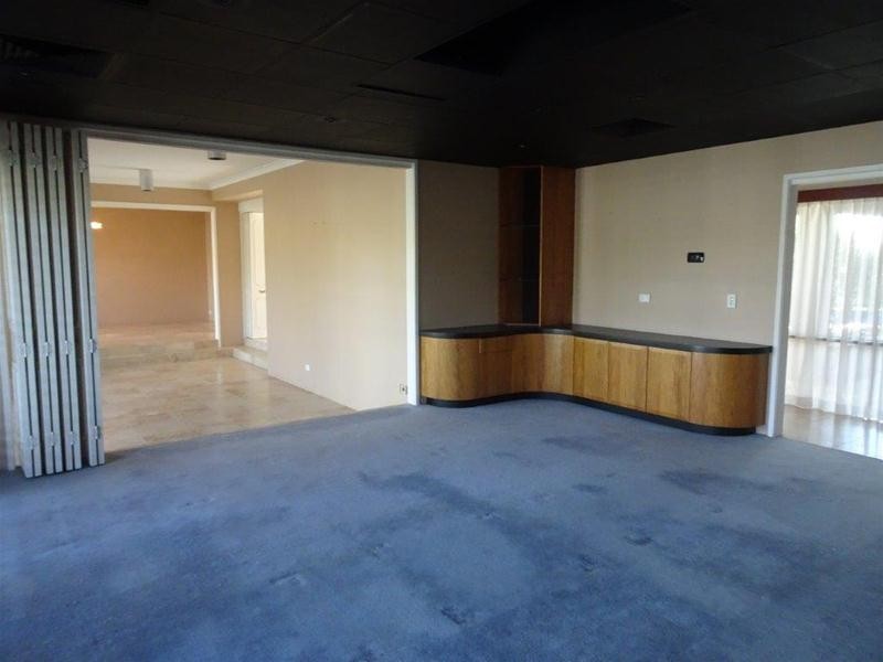 124  Commodore Drive, Paradise Waters QLD 4217