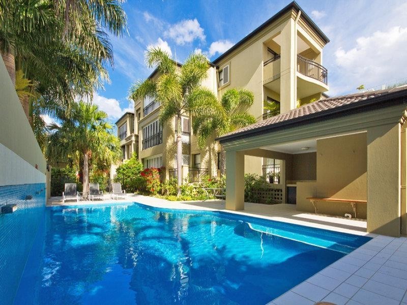 8 Parnoo Street ‘Chevron Mansions’, Chevron Island QLD 4217