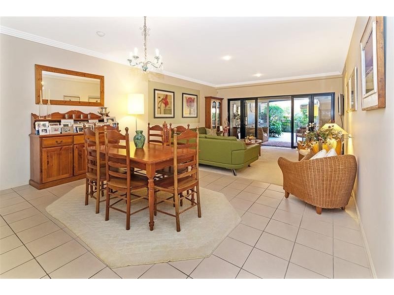 8 Parnoo Street ‘Chevron Mansions’, Chevron Island QLD 4217