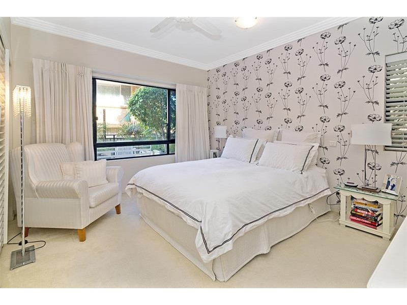 8 Parnoo Street ‘Chevron Mansions’, Chevron Island QLD 4217