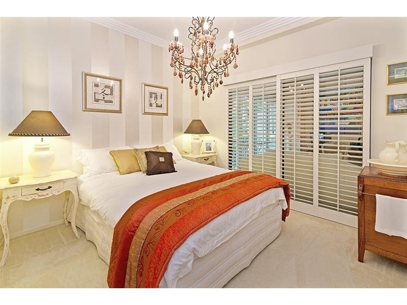 8 Parnoo Street ‘Chevron Mansions’, Chevron Island QLD 4217