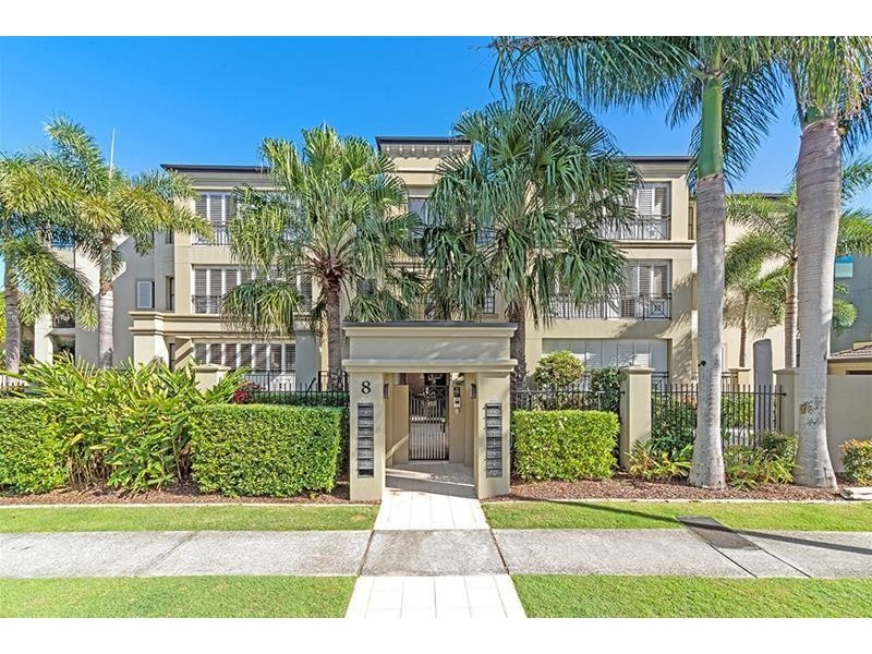 8 Parnoo Street ‘Chevron Mansions’, Chevron Island QLD 4217