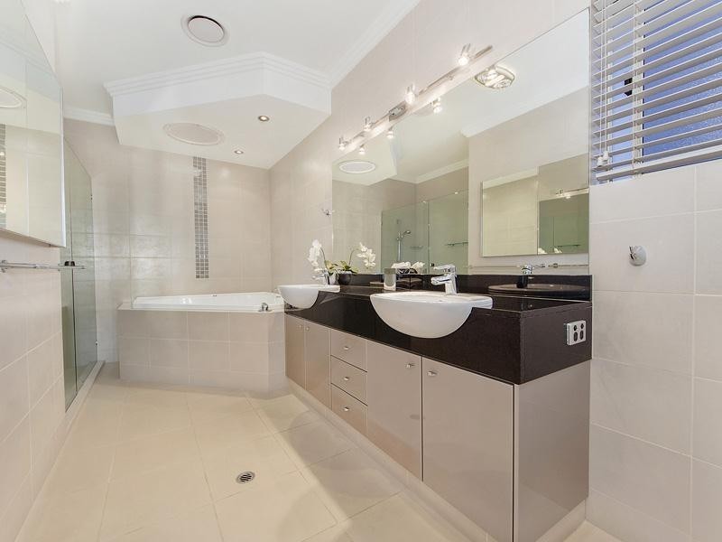 59 Admiralty Drive, Paradise Waters QLD 4217