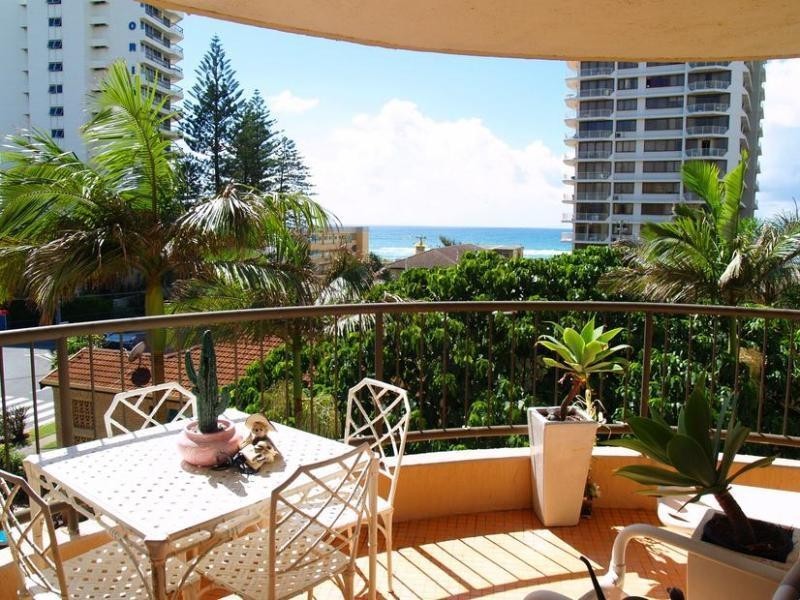 219 Surf Parade ‘Warringa Surf’, Broadbeach QLD 4218