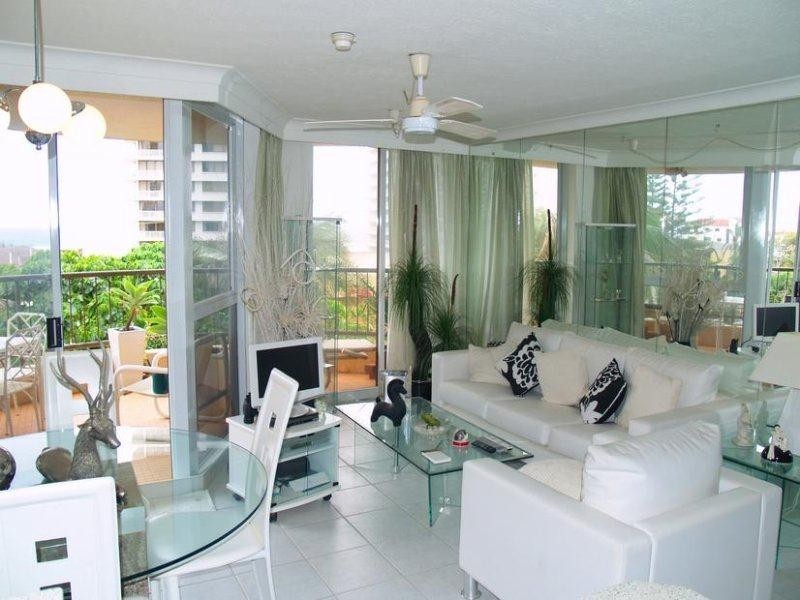 219 Surf Parade ‘Warringa Surf’, Broadbeach QLD 4218