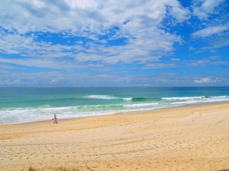 219 Surf Parade ‘Warringa Surf’, Broadbeach QLD 4218