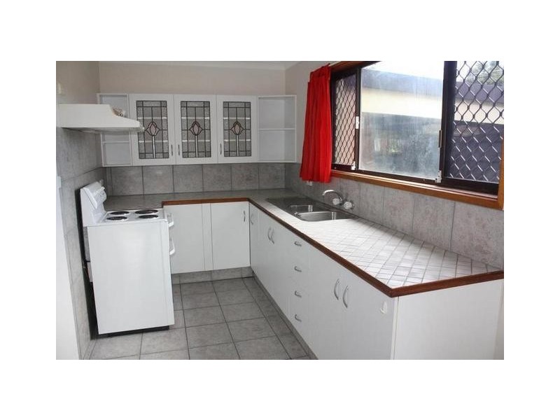 2 Grevillia Avenue, Southport QLD 4215