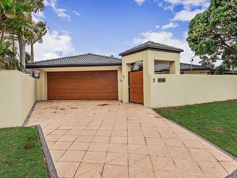 2 Etna Street, Isle Of Capri QLD 4217