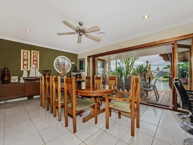 2 Etna Street, Isle Of Capri QLD 4217