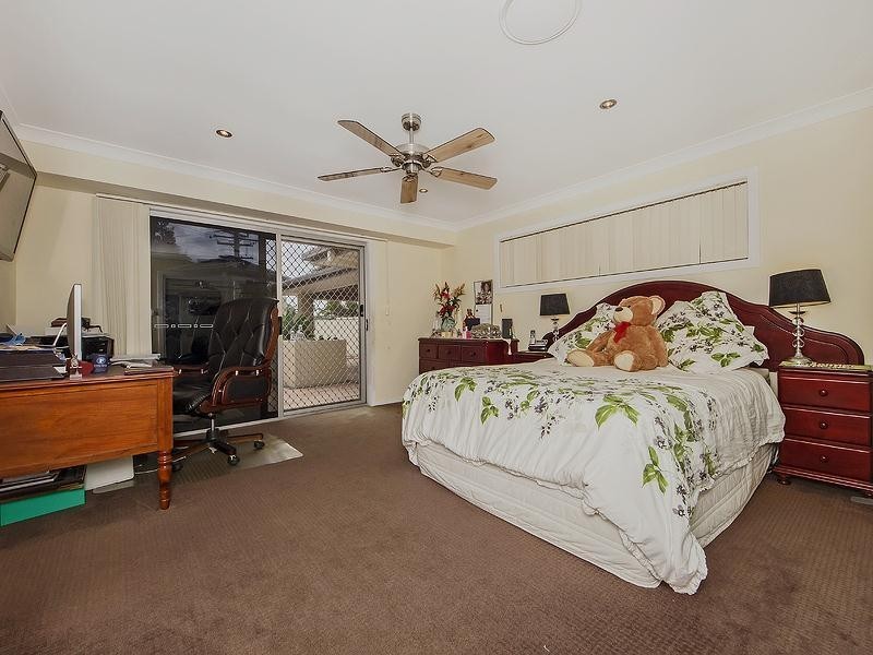 2 Etna Street, Isle Of Capri QLD 4217