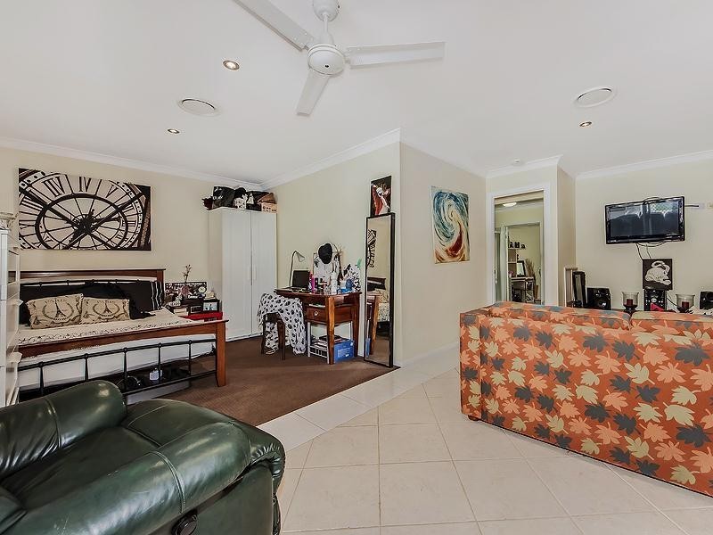 2 Etna Street, Isle Of Capri QLD 4217