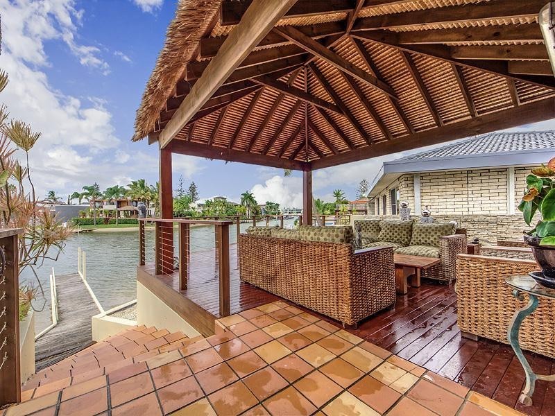 2 Etna Street, Isle Of Capri QLD 4217