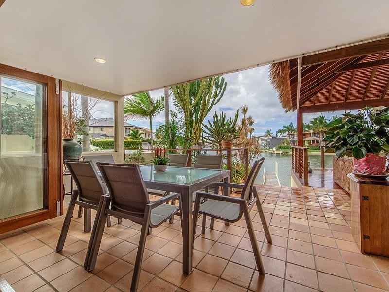 2 Etna Street, Isle Of Capri QLD 4217