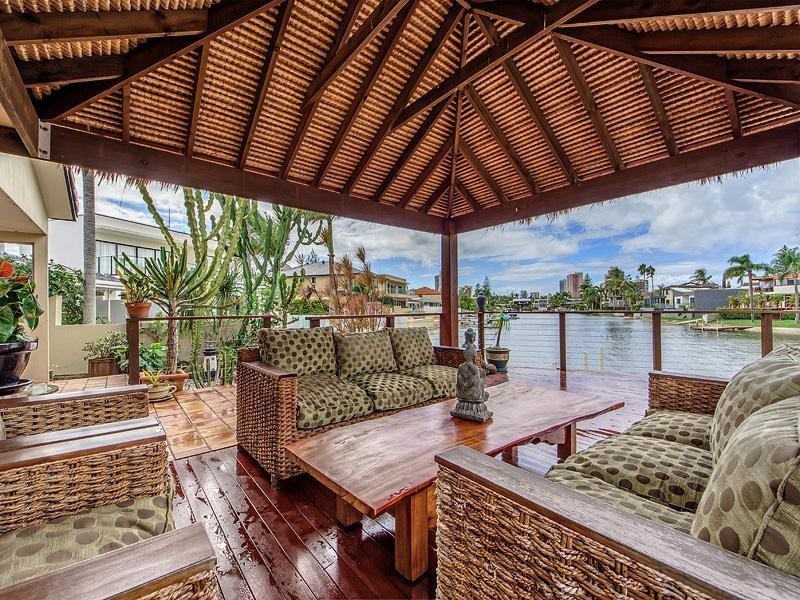 2 Etna Street, Isle Of Capri QLD 4217