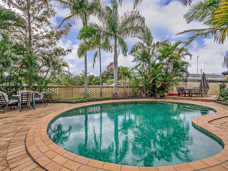 2 Etna Street, Isle Of Capri QLD 4217