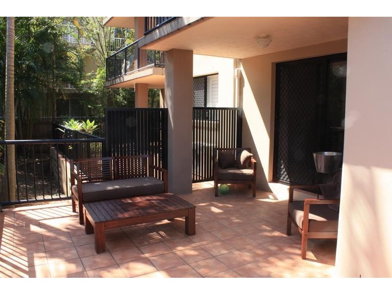 13 Illawong Street, Chevron Island QLD 4217