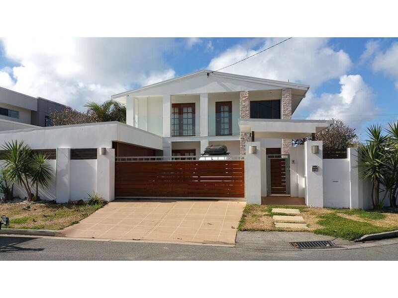 24 Lakeside Avenue, Broadbeach Waters QLD 4218