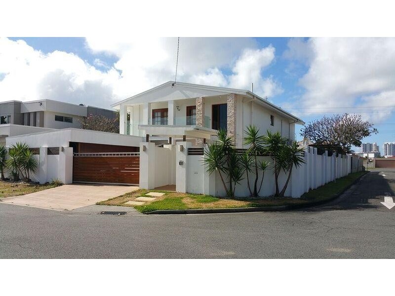 24 Lakeside Avenue, Broadbeach Waters QLD 4218