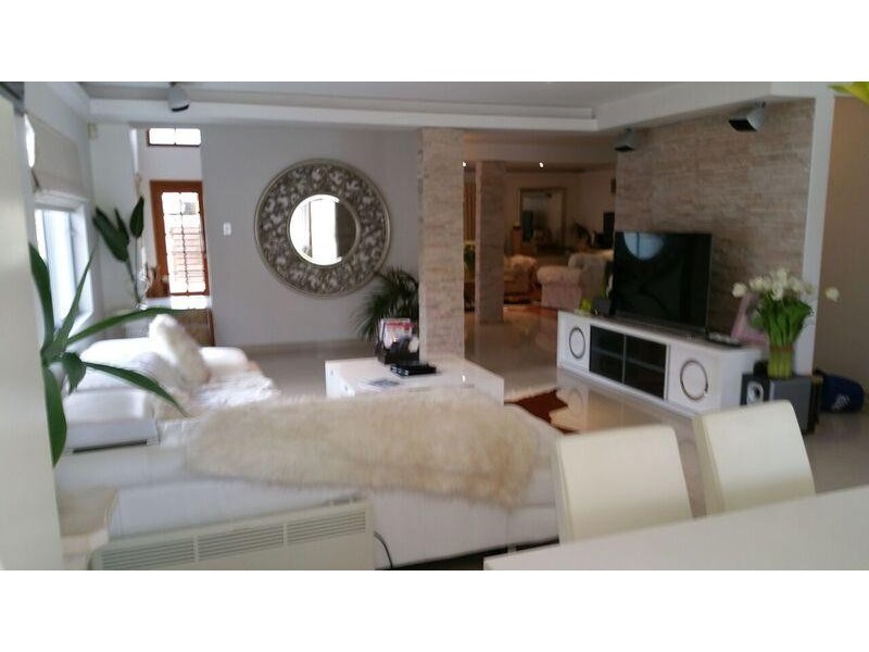 24 Lakeside Avenue, Broadbeach Waters QLD 4218