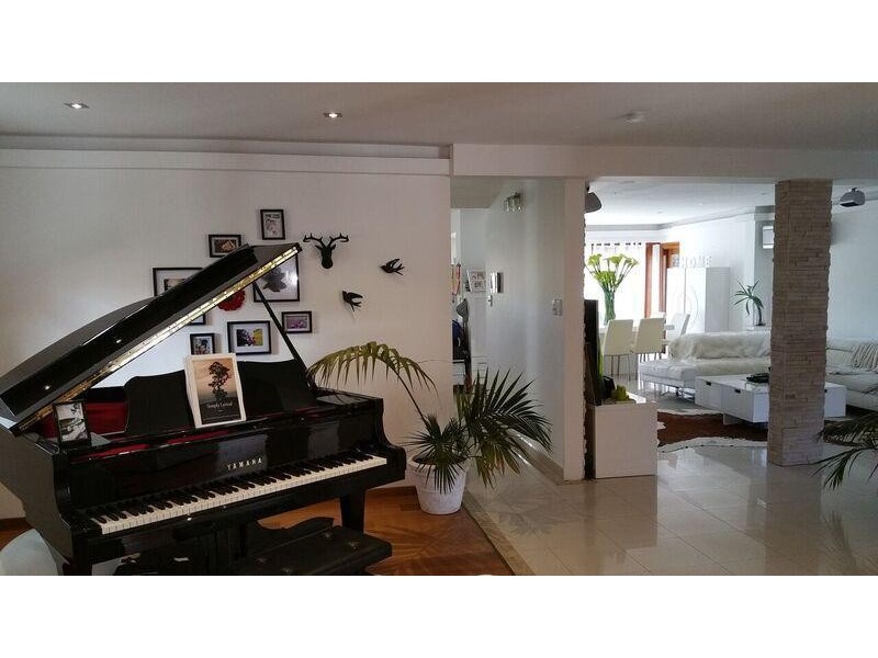 24 Lakeside Avenue, Broadbeach Waters QLD 4218