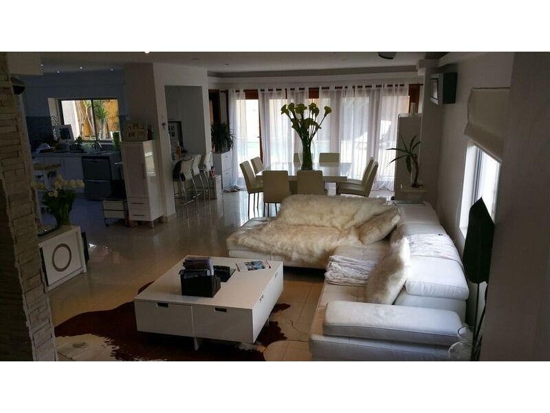 24 Lakeside Avenue, Broadbeach Waters QLD 4218