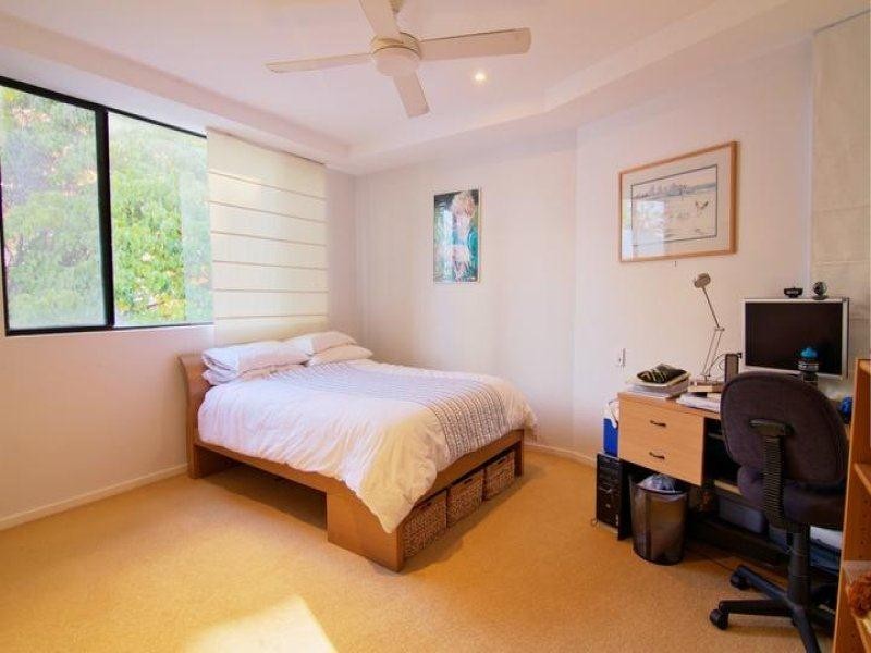 2/8 First Avenue, Broadbeach QLD 4218