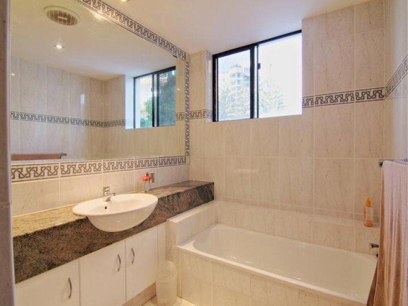 2/8 First Avenue, Broadbeach QLD 4218