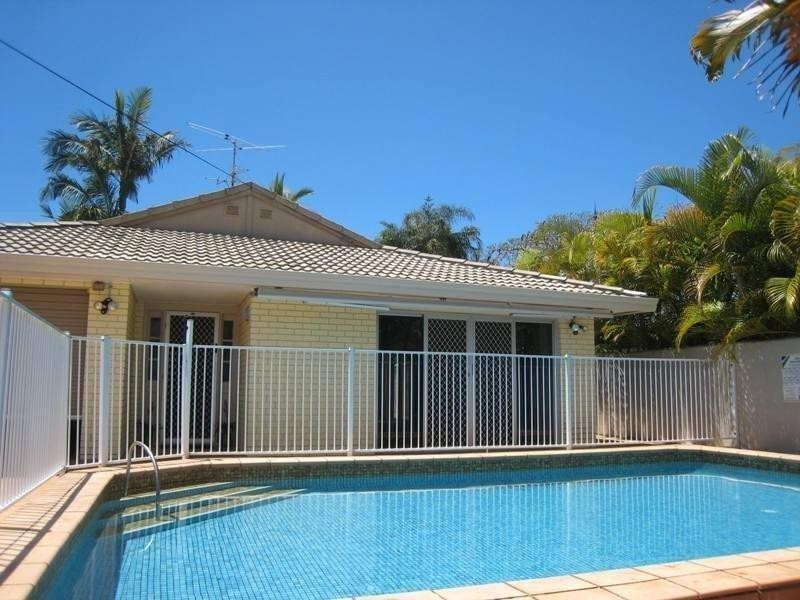 30 Brindisi Avenue, Isle Of Capri QLD 4217