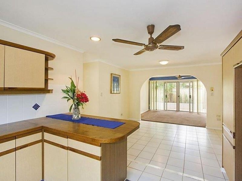 30 Brindisi Avenue, Isle Of Capri QLD 4217