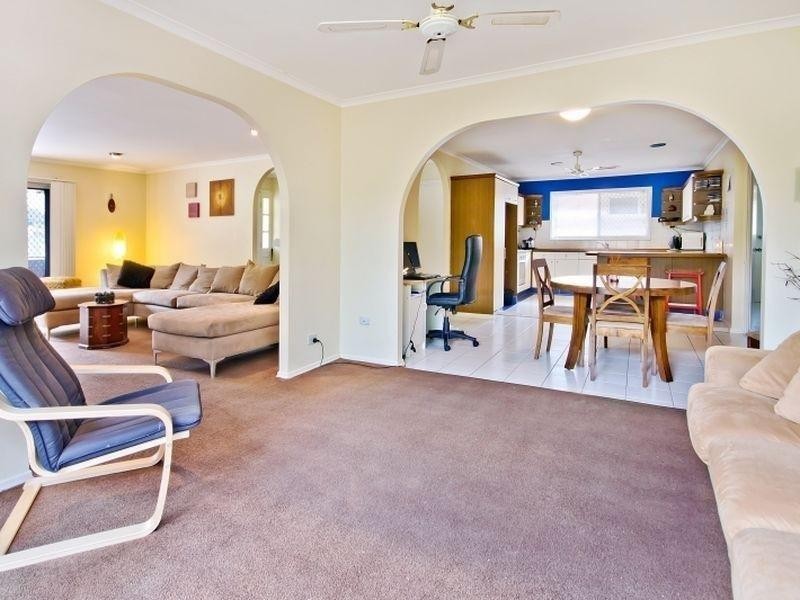 30 Brindisi Avenue, Isle Of Capri QLD 4217