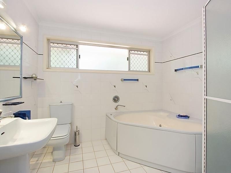 30 Brindisi Avenue, Isle Of Capri QLD 4217