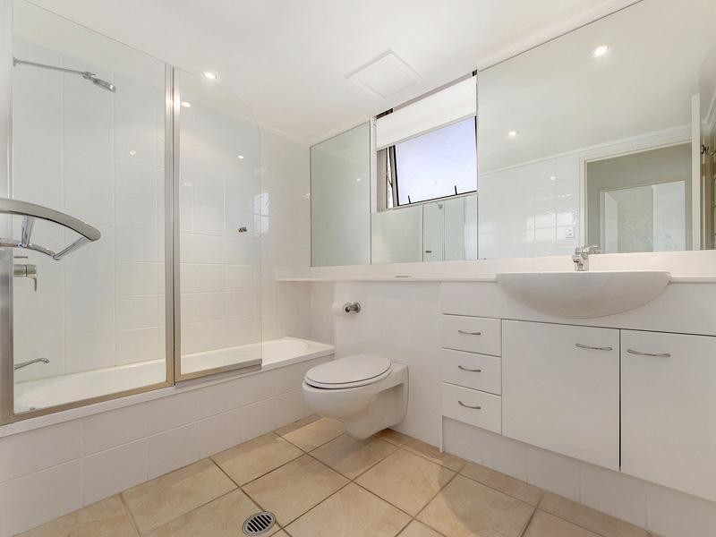 15A Beachside Tower 3545 Main Beach Parade, Main Beach QLD 4217