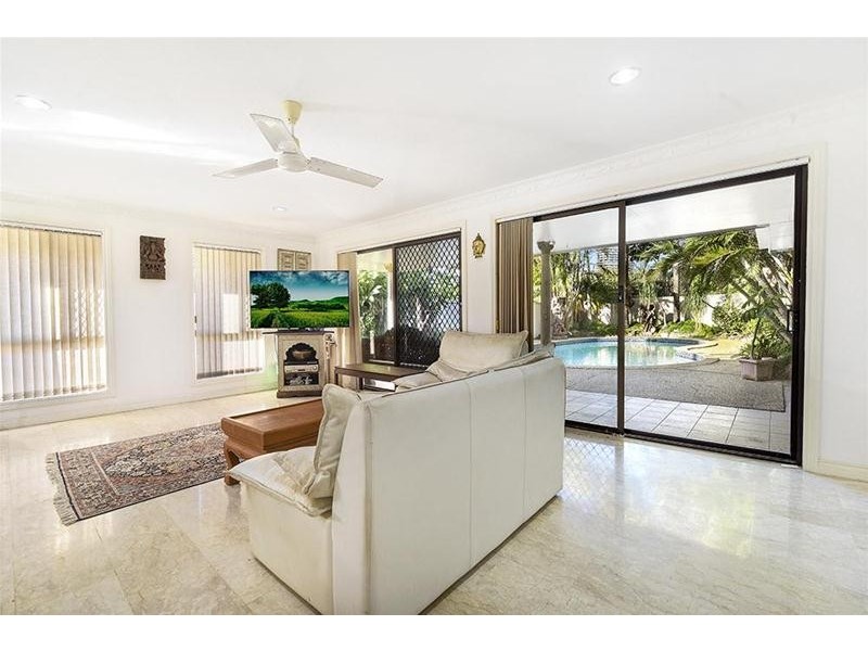 8 Viking Court, Paradise Waters QLD 4217