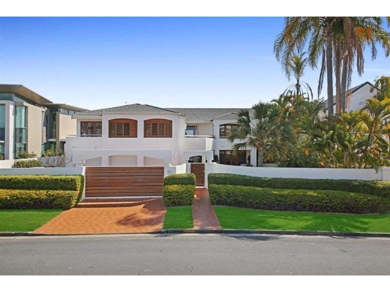 105 Commodore Drive, Paradise Waters QLD 4217